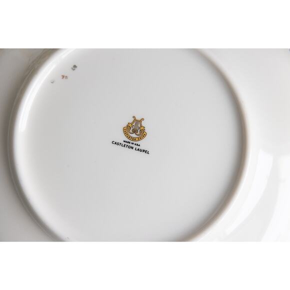 Castleton Laurel pattern Lunch Plates: Timeless Elegance for Your Table Setting - Picture 2 of 6